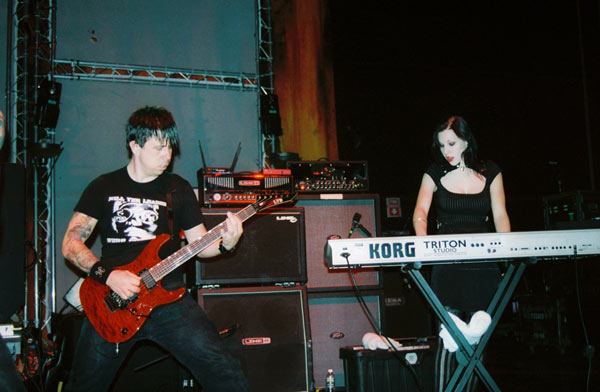Bleeding Through - Headbangers Ball 2004 (Worcester MA) (image 15 of 41)