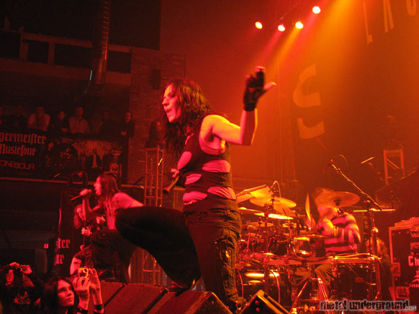 Lacuna Coil - Jagermeister Music Tour Spring 2007 (Baltimore -  MD) (image 6 of 56)