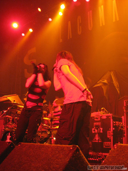 Lacuna Coil - Jagermeister Music Tour Spring 2007 (Baltimore -  MD) (image 9 of 56)