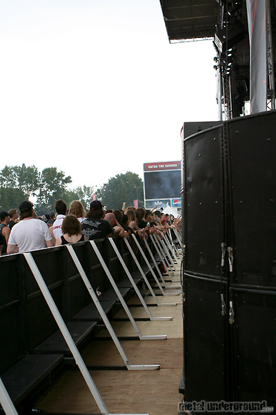 Hatebreed - Monsters Of Rock 2008 (Calgary -  AB) (image 36 of 229)