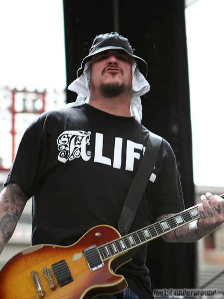 Hatebreed - Monsters Of Rock 2008 (Calgary -  AB) (image 52 of 229)