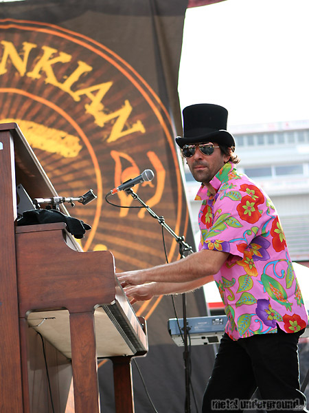 Serj Tankian - Monsters Of Rock 2008 (Calgary -  AB) (image 141 of 229)