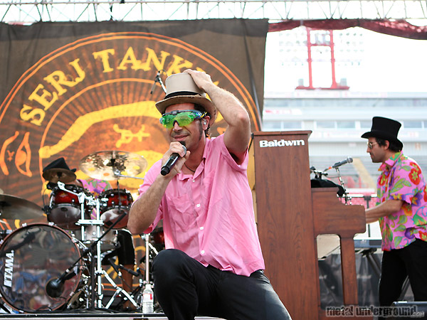 Serj Tankian - Monsters Of Rock 2008 (Calgary -  AB) (image 148 of 229)