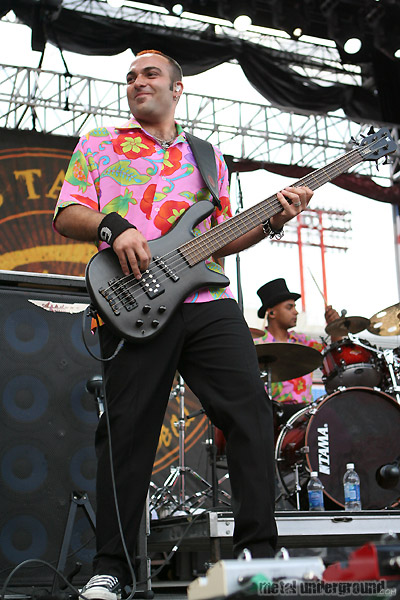 Serj Tankian - Monsters Of Rock 2008 (Calgary -  AB) (image 157 of 229)
