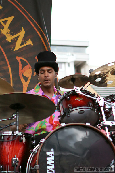 Serj Tankian - Monsters Of Rock 2008 (Calgary -  AB) (image 158 of 229)