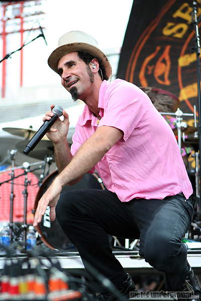Serj Tankian - Monsters Of Rock 2008 (Calgary -  AB) (image 163 of 229)
