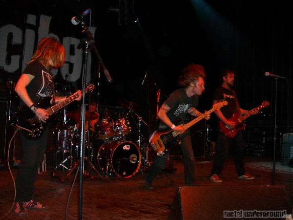 Kylesa - NEMHF Friday April 22 2005 (image 15 of 28)