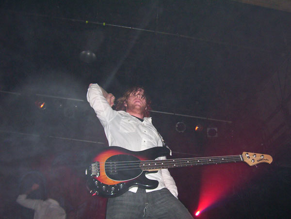 Atreyu - Unearth And Atreyu 2005 (Philadelphia PA) (image 12 of 31)