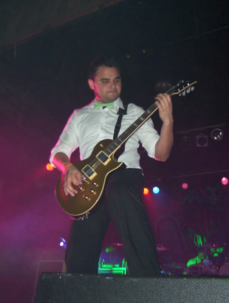 Atreyu - Unearth And Atreyu 2005 (Philadelphia PA) (image 15 of 31)
