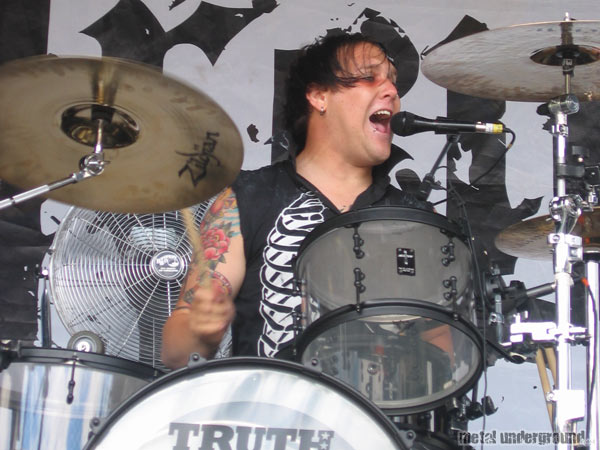 Atreyu - Warped Tour 2005 (Vancouver BC) (image 7 of 45)