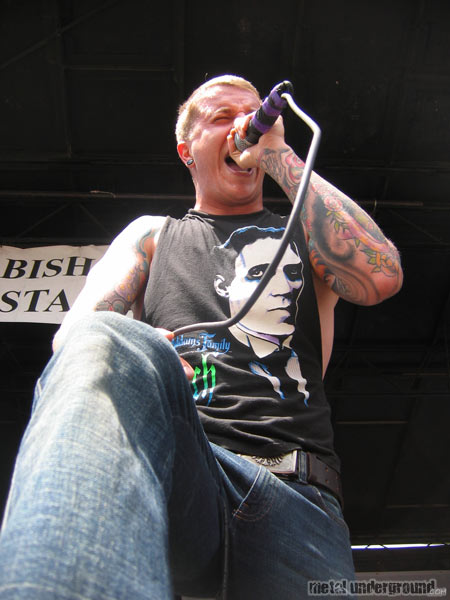 Atreyu - Warped Tour 2005 (Vancouver BC) (image 11 of 45)
