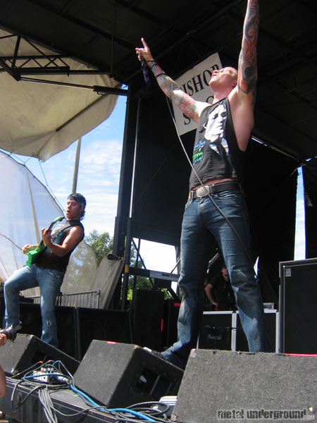 Atreyu - Warped Tour 2005 (Vancouver BC) (image 12 of 45)