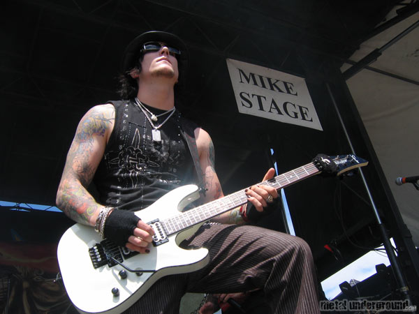 Avenged Sevenfold - Warped Tour 2005 (Vancouver BC) (image 18 of 45)