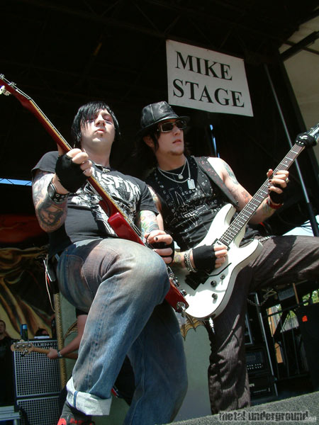 Avenged Sevenfold - Warped Tour 2005 (Vancouver BC) (image 20 of 45)