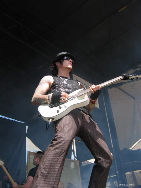 Avenged Sevenfold - Warped Tour 2005 (Vancouver BC) (image 21 of 45)