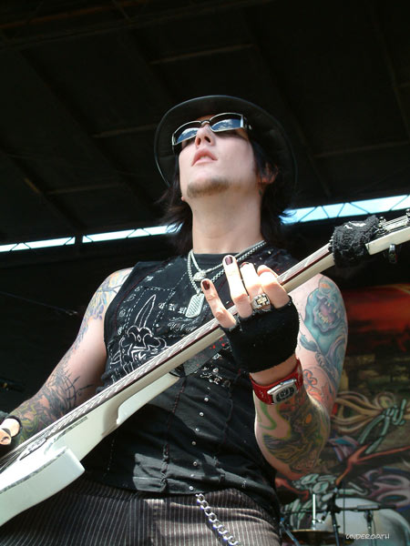 Avenged Sevenfold - Warped Tour 2005 (Vancouver BC) (image 22 of 45)