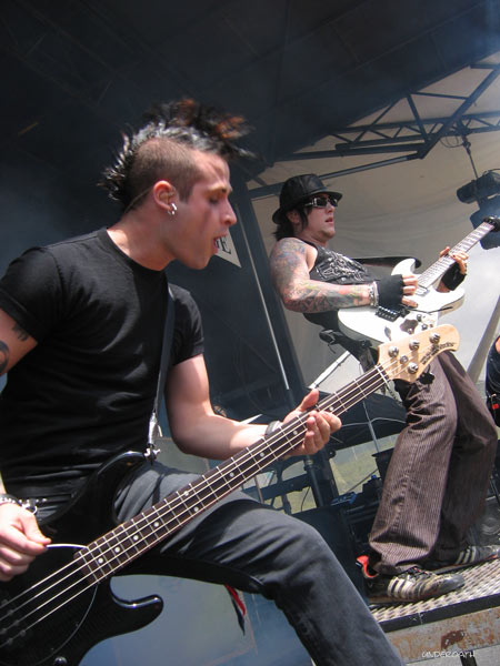 Avenged Sevenfold - Warped Tour 2005 (Vancouver BC) (image 25 of 45)