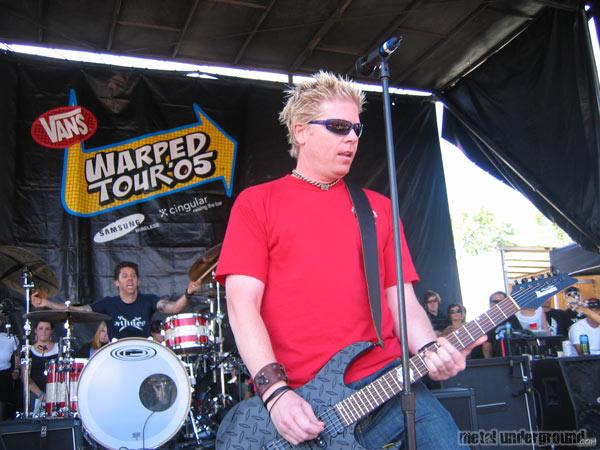 The Offspring - Warped Tour 2005 (Vancouver BC) (image 34 of 45)