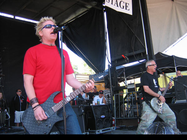 The Offspring - Warped Tour 2005 (Vancouver BC) (image 36 of 45)