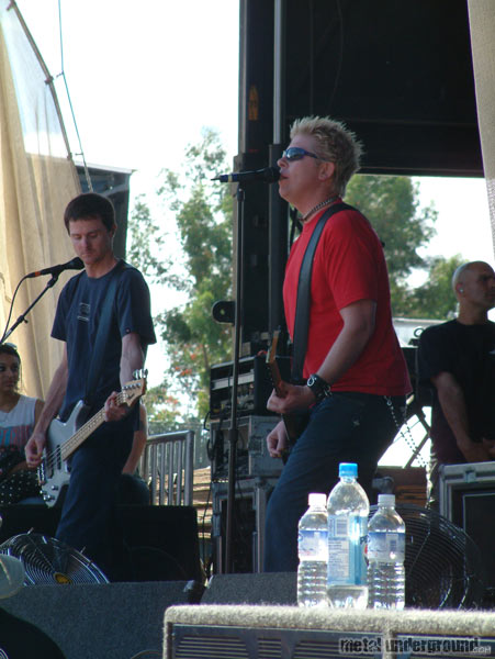 The Offspring - Warped Tour 2005 (Vancouver BC) (image 37 of 45)