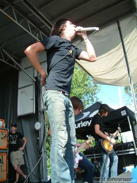 Underoath - Warped Tour 2005 (Vancouver BC) (image 42 of 45)