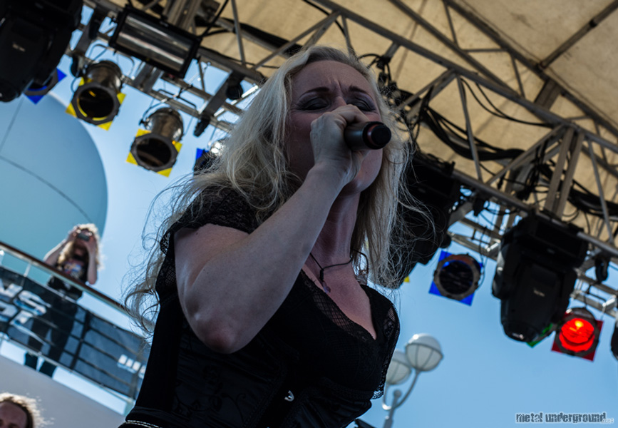 Leaves' Eyes @ 70,000 Tons of Metal 2014, Day 2